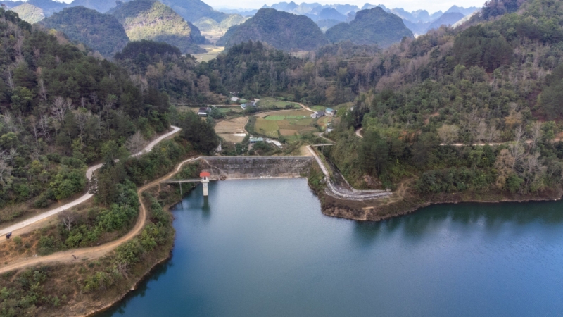 バンベト湖の春の色