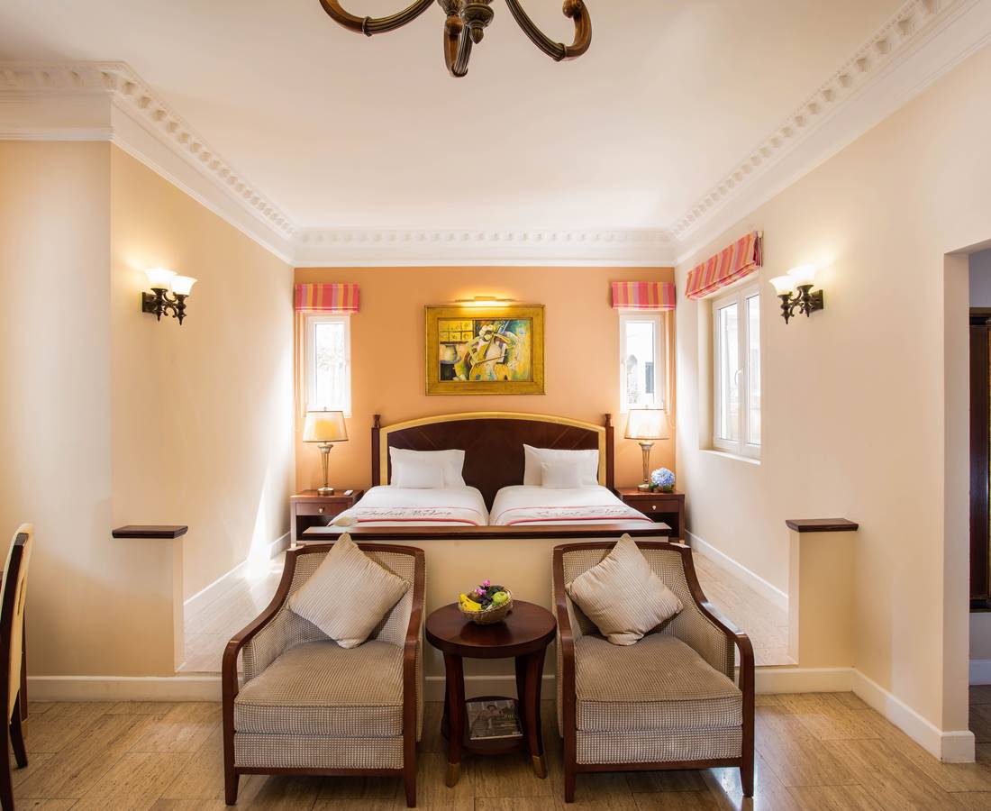 Phòng sang trọng hướng vườn