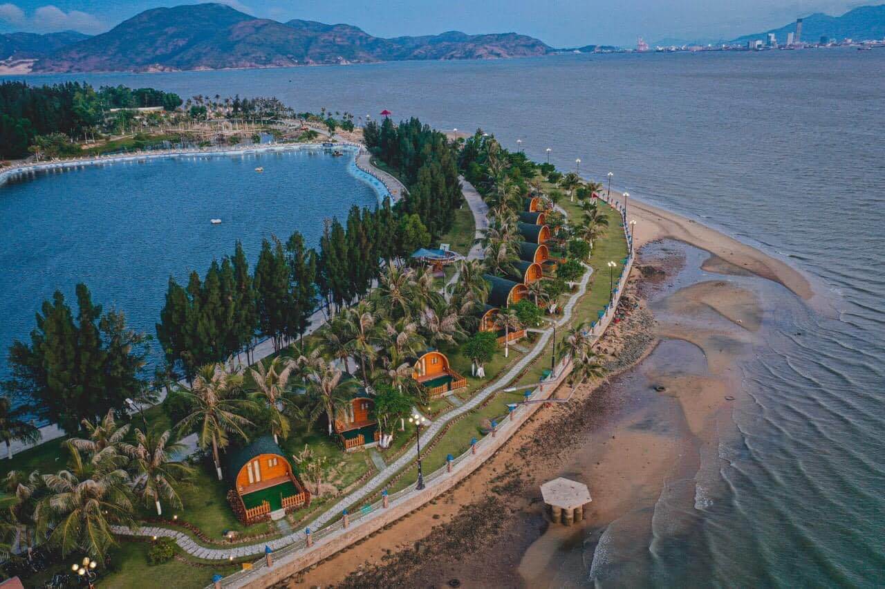 퀴논 씨 게이트(Quy Nhon Sea Gate) 관광 지역