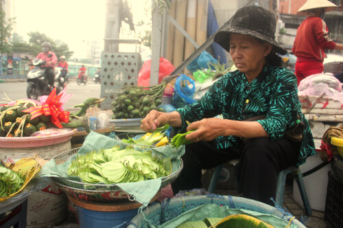 ホーチミン市のビンロウとアレカのユニークなウェディングストリート