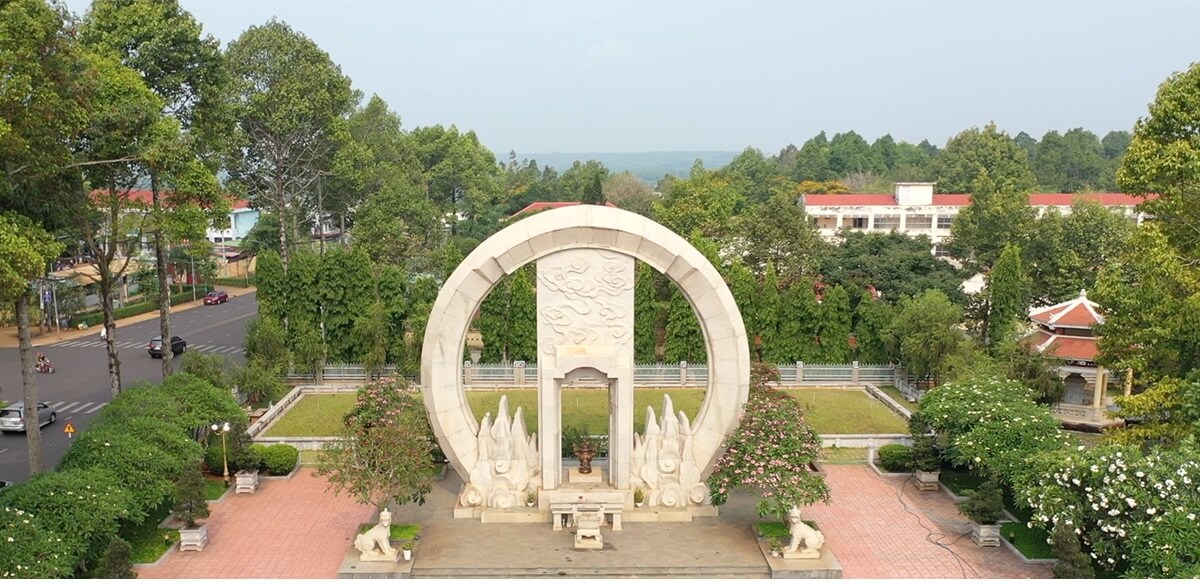 Grave of 3,000 An Loc compatriots massacred by the US imperialists on October 3, 1972