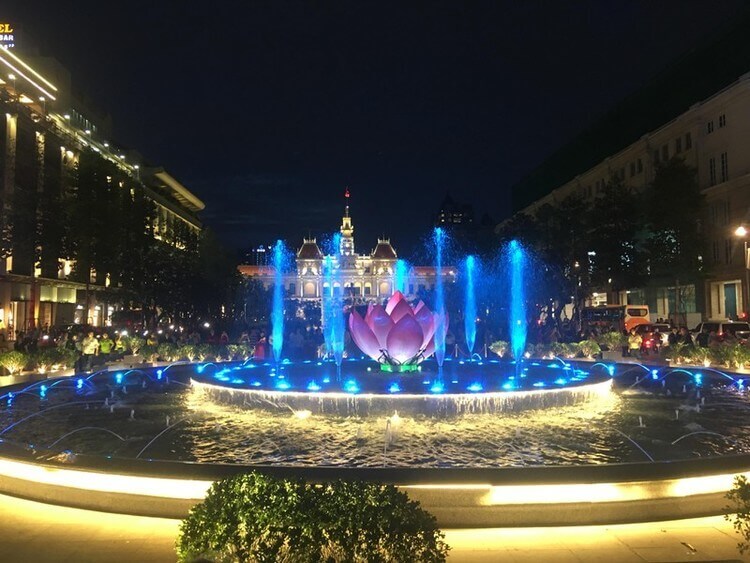 Phố đi bộ Nguyễn Huệ