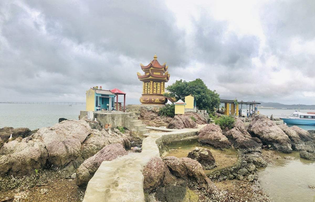 Thi Nai 라군에 오면 방문객들은 Thay Boi 타워에 발을 디딜 수밖에 없습니다.