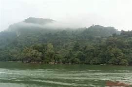 バベ湖 - 山の真ん中にある翡翠