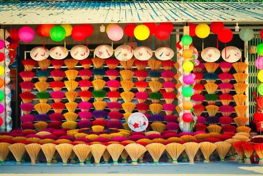 Một Ngày Lạc Vào Làng Hương Thủy Xuân – Trải Nghiệm Nghề Thủ Công Độc Đáo