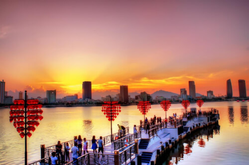 Bình minh trên cầu Tình Yêu