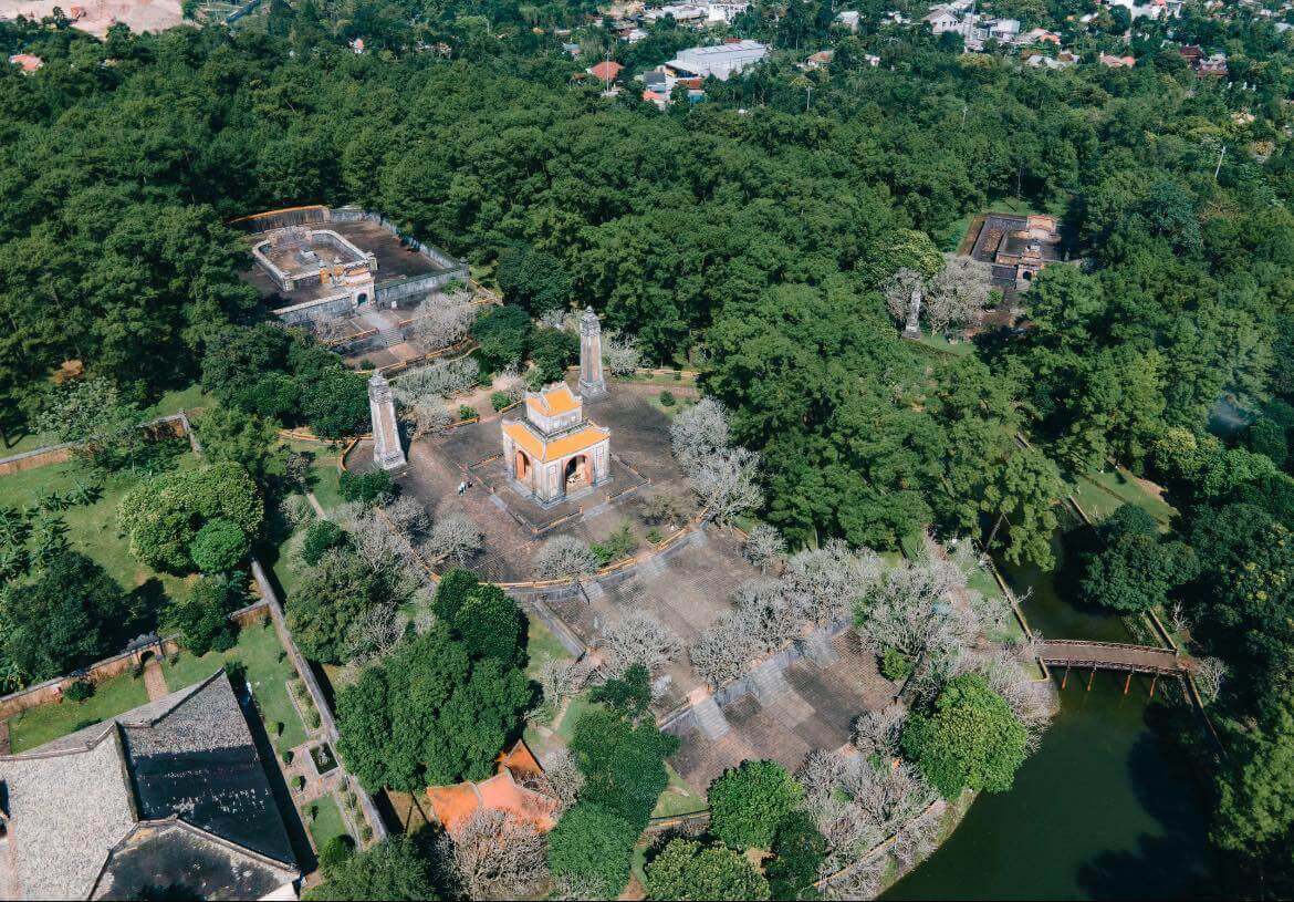 Lăng Tự Đức - Báu vật ẩn mình giữa núi non trùng điệp: Nơi an nghỉ của thi sĩ - vua Tự Đức