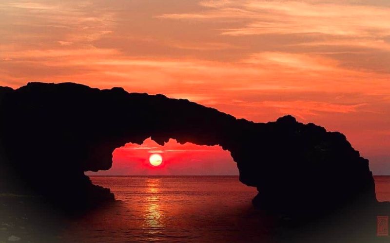 自然の傑作とも称されるリーソン島のトヴォゲートは、観光客なら一度は訪れるべき観光地です。