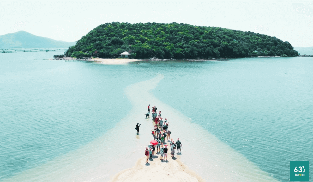 Ngắm đảo Nhất Tự Sơn tuyệt đẹp từ con đường dưới biển siêu mờ ảo