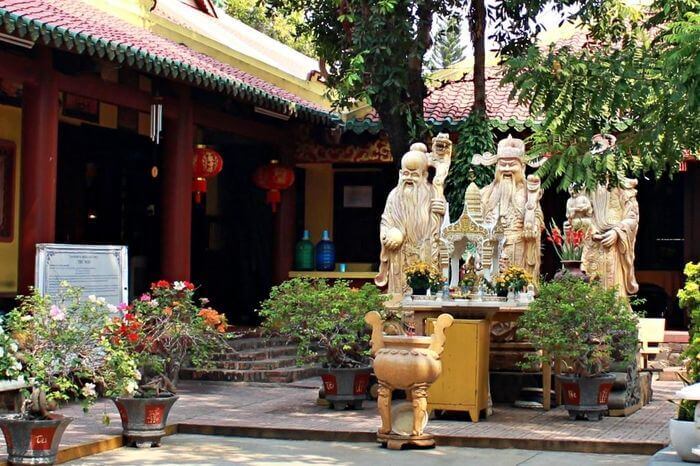 蓮池から鐘の音が響く寺院で、最も珍しい樹種を所有しています。