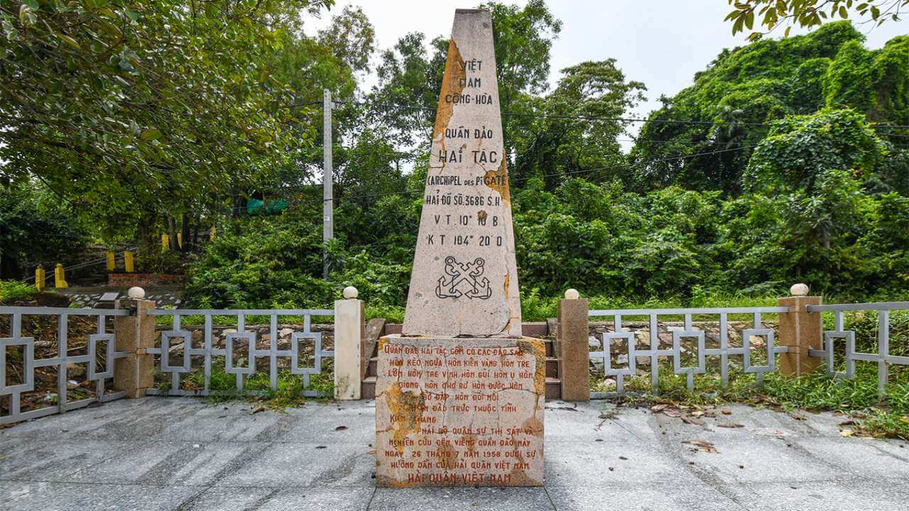 海賊島にある国家主権の碑