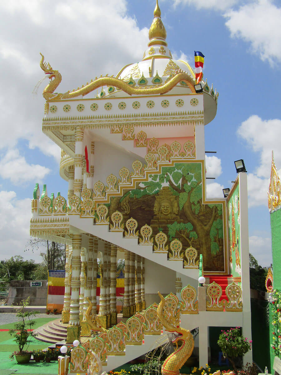 「金メッキ」のパゴダと言えば、誰もがパエムブオル・トマイ・パゴダを思い浮かべます。このパゴダは、ソクチャン県ソクチャン市4区のソンディン交差点にあります。