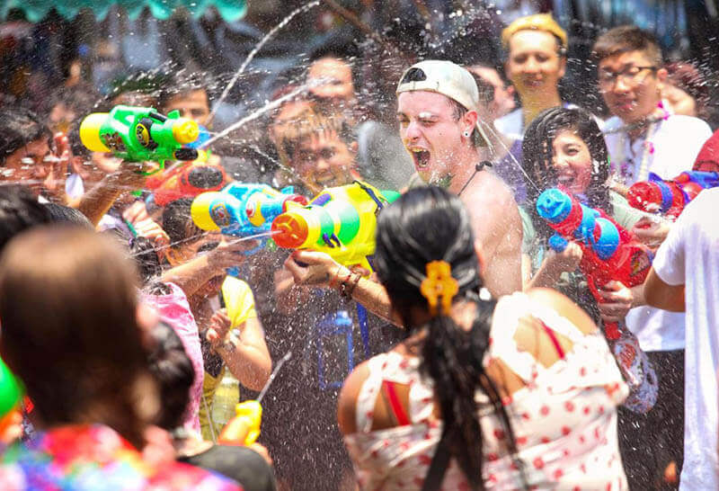 Du khách Mỹ đến Việt Nam trải nghiệm văn hóa,khám phá