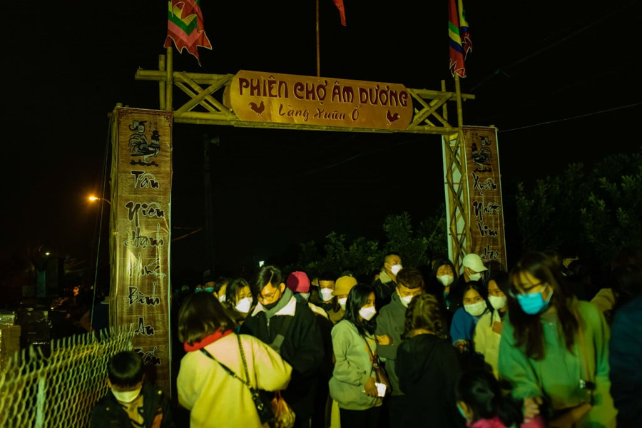 キンバック地域の「アムズオン」市場では、買い手は値切り交渉をせず、売り手はお金を数えません