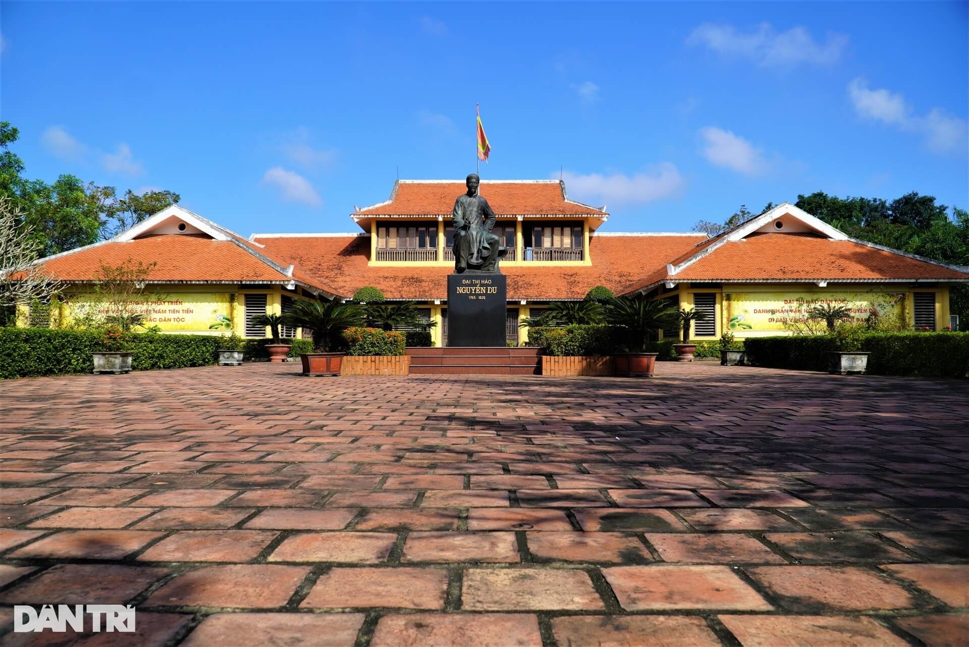 Khu lưu niệm đại thi hào Nguyễn Du