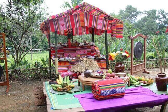 호아빈성 므엉족의 햅쌀 축하 행사