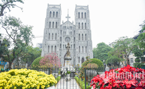 旧正月前夜のハノイ大聖堂の様子