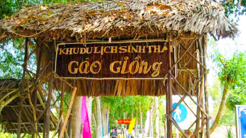 Cổng khu sinh thái Gáo Giồng