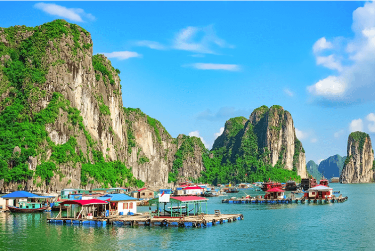 Làng chài Cửa Vạn