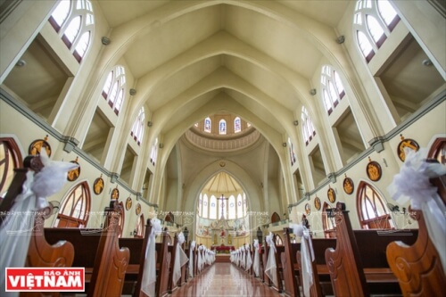 フークオン大聖堂 - ビンズン省の建築ハイライト