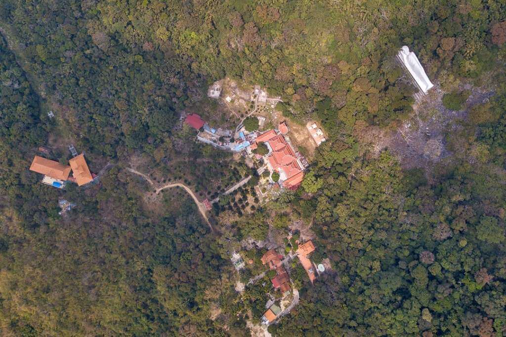 ファン ティエットのタク山観光エリアは現在、探索、エンターテイメント ゲームへの参加、仏教巡礼を目的として多くの観光客を魅了する場所です。