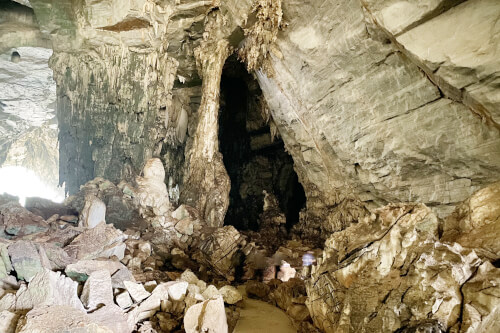 プオン洞窟内
