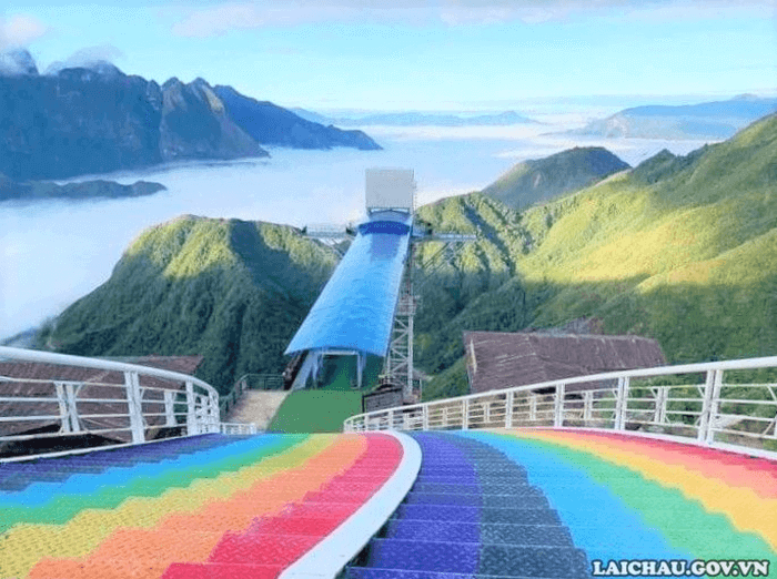 Khu Du Lịch Cầu Kính Rồng Mây