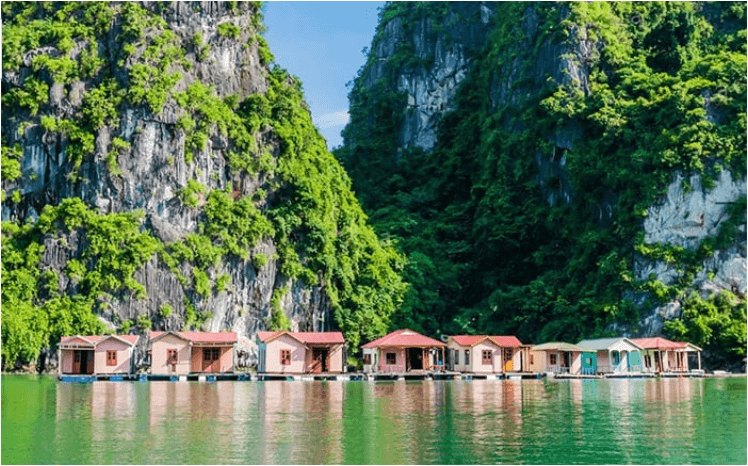 Làng chài Cửa Vạn