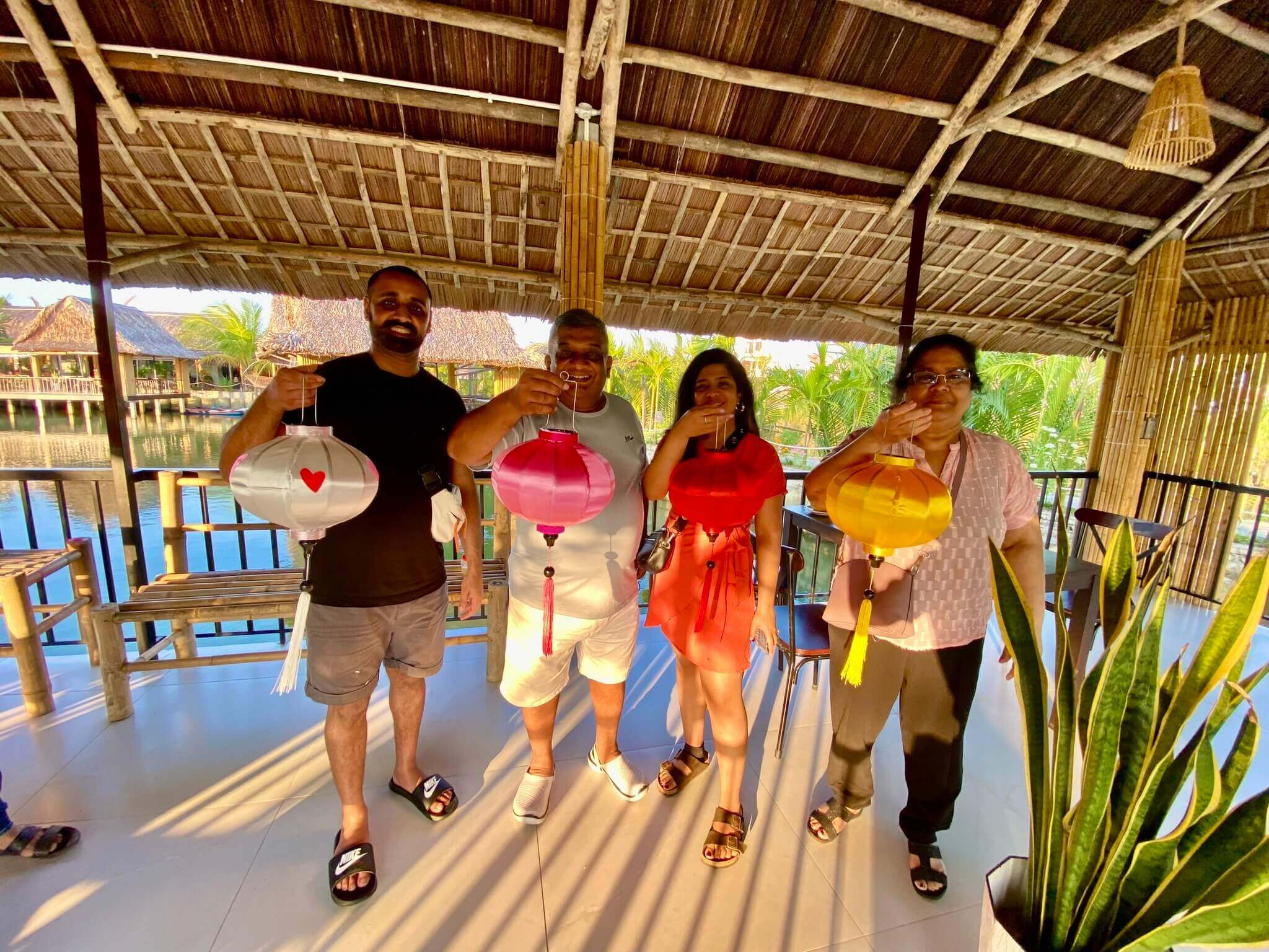 EXPERIENCE LEARNING TO MAKE LANTERN AND GO ON A BAG BOAT