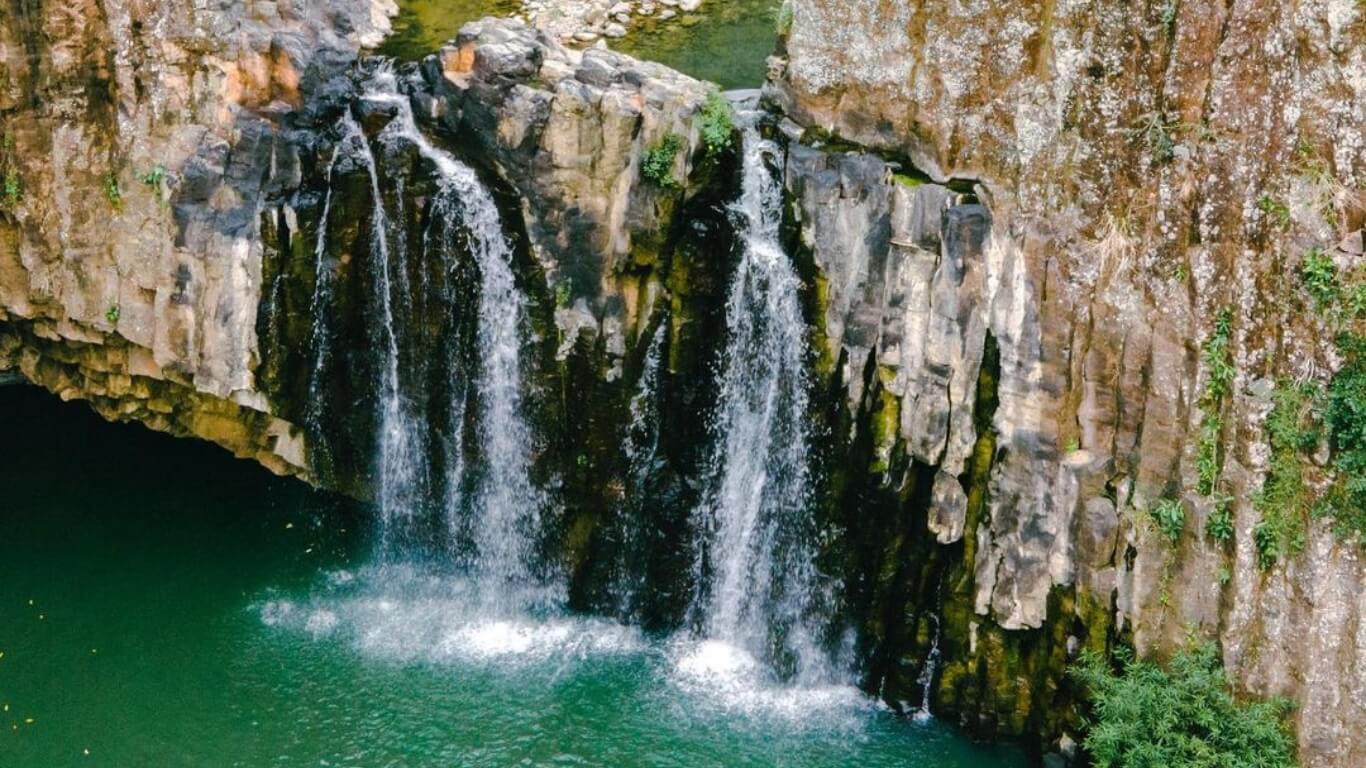 Vuc Hom Waterfall: Discover the Pristine Beauty that Captivates from the First Sight