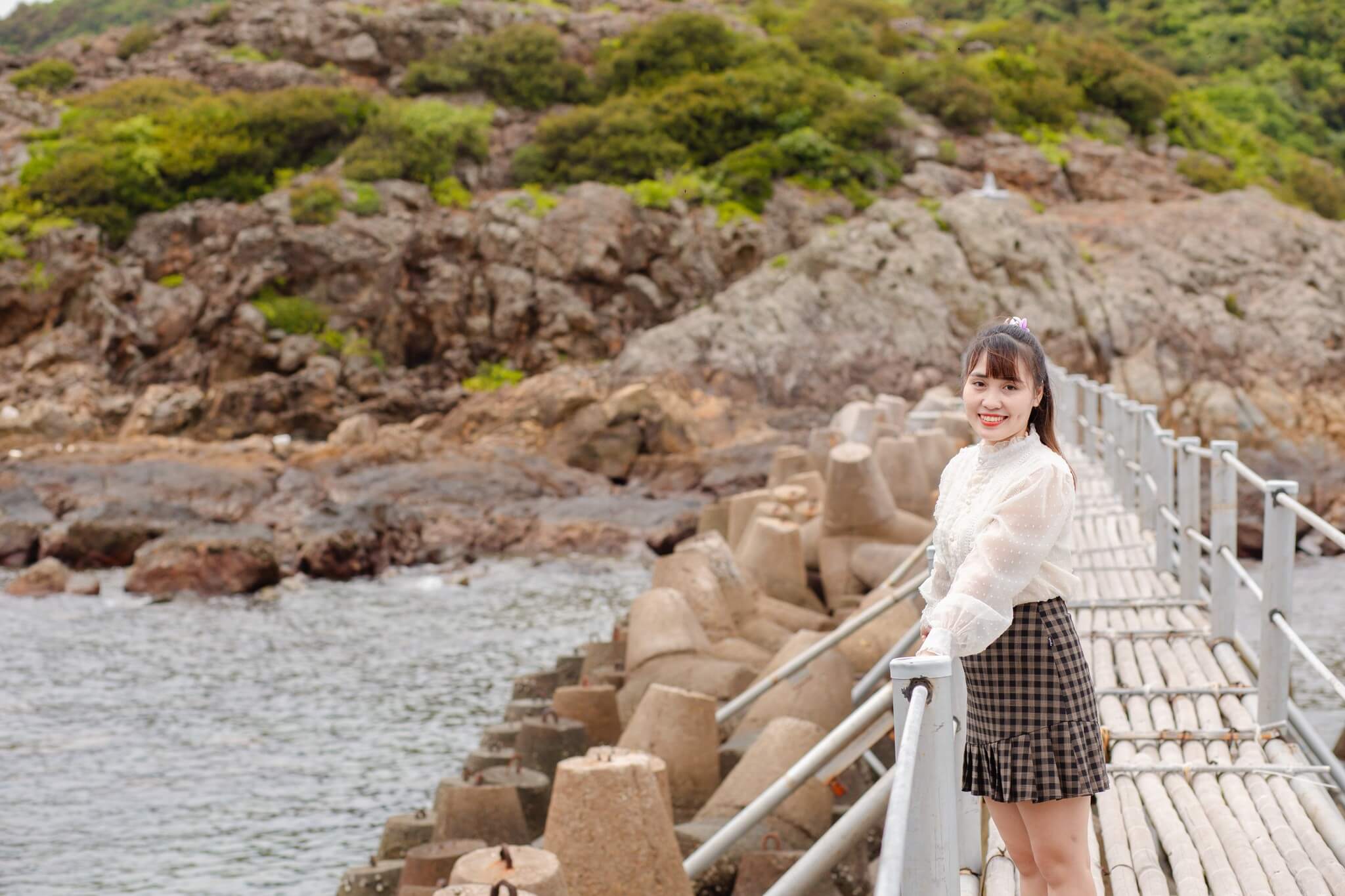 Tại đảo Hòn Mê, bạn sẽ được đắm chìm trong những khoảnh khắc “đẹp không cần chỉnh” ở bất kể thời điểm nào trong ngày