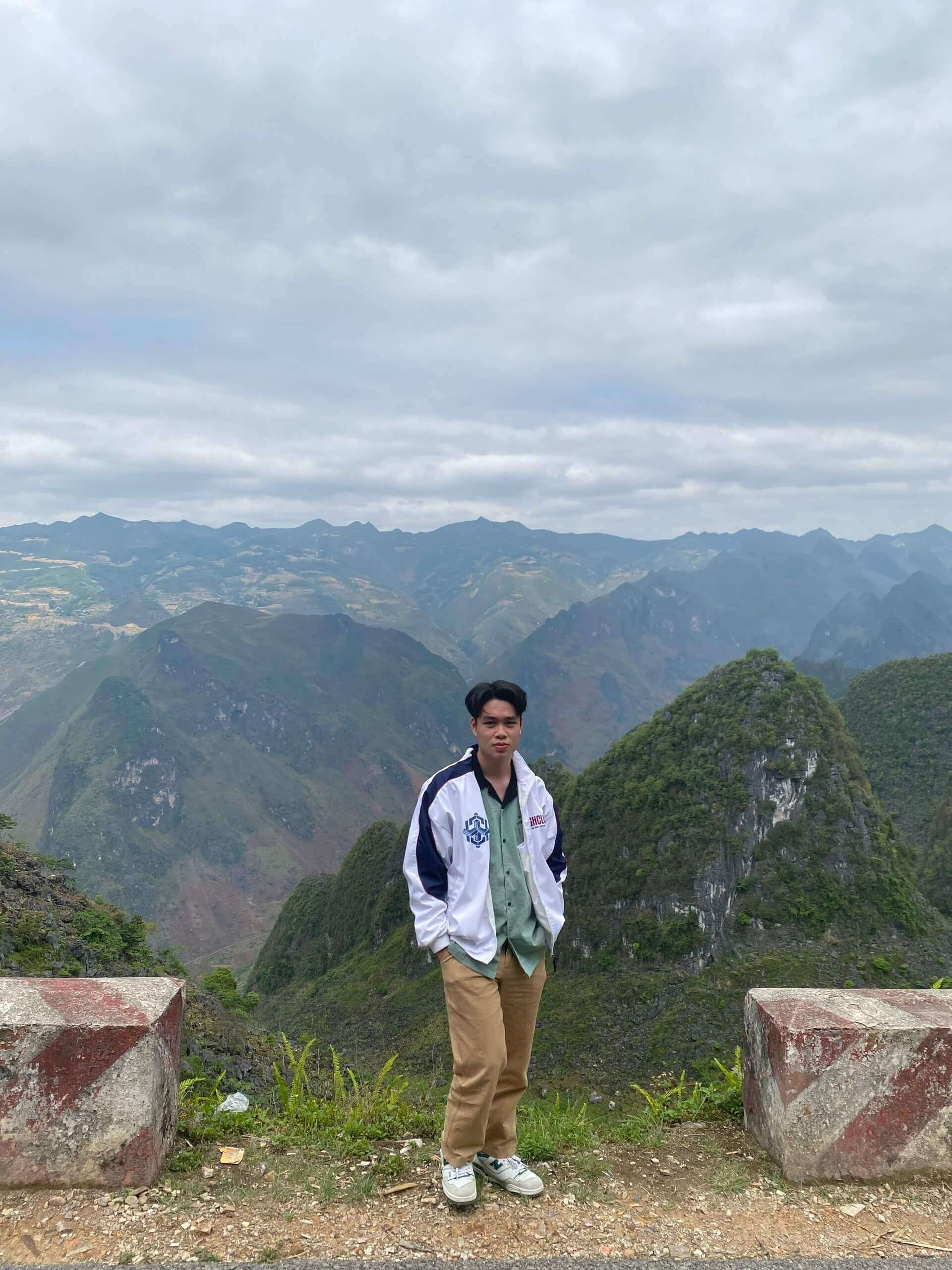 Chinh Phục Mã Pì Lèng: Hành Trình Đến Vùng Đất Hùng Vĩ Của Hà Giang