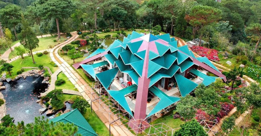 Khu du lịch Lá Phong