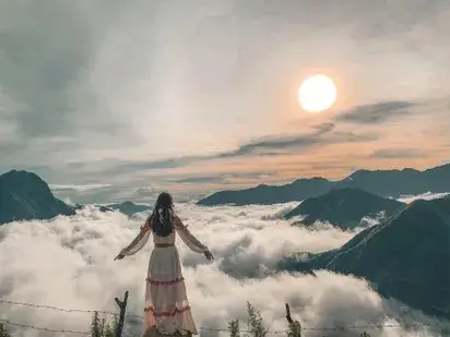 Vẻ đẹp của Cổng Trời vào ban sáng