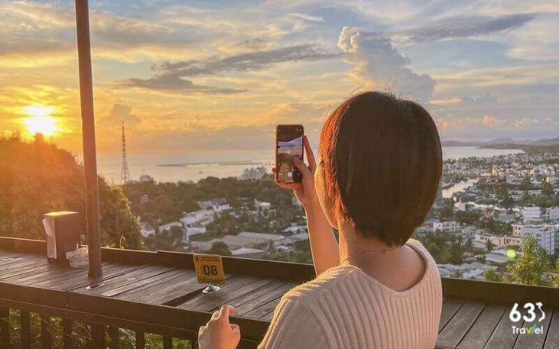 Không gian thoáng mát với tầm nhìn hoàng hôn tuyệt đẹp từ Chuồn Chuồn Bistro & Bar