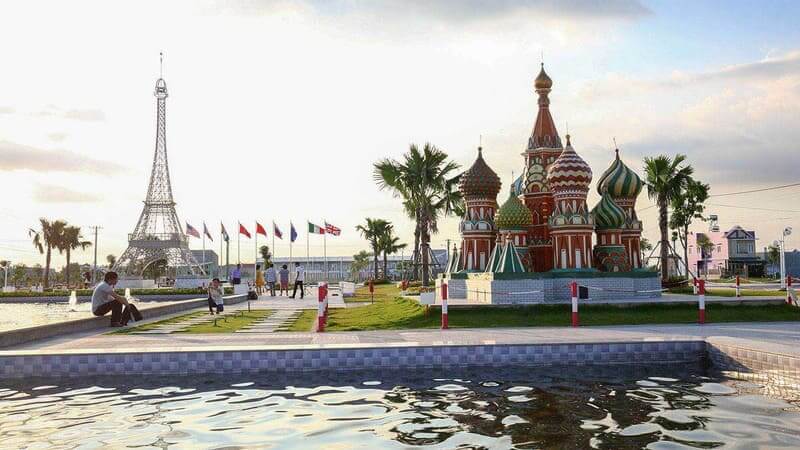 ロンアンの世界七不思議公園は新興の観光地ですが、観光客にとっては非常に魅力的です。