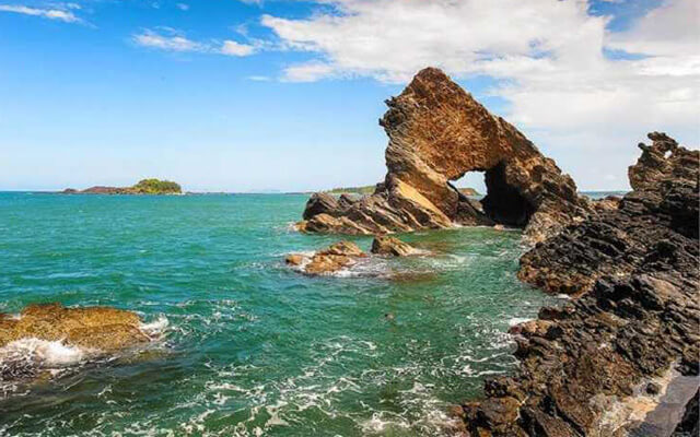 Xã đảo Tam Hải có 3 đảo nổi tiếng đẹp là Hòn Dứa, Hòn Mang, Hòn Than.