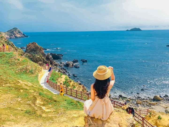 자연을 사랑하고 더운 여름 바다 공기에 푹 빠져보고 싶다면 Hon Seo가 확실히 당신을 만족시킬 수 있는 선택입니다.