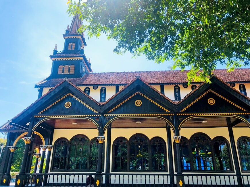 Nhà thờ gỗ Chính tòa