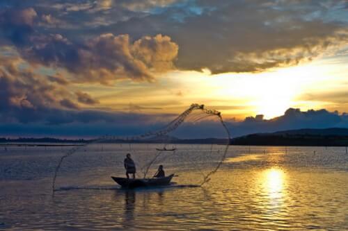 Đầm Ô Loan lúc bình minh