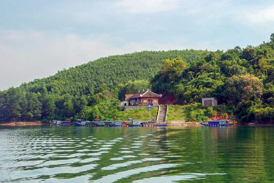 Truoi Lake는 매력적인 자연 경관을 자랑하는 Thua Thien Hue의 매력적인 장소입니다.