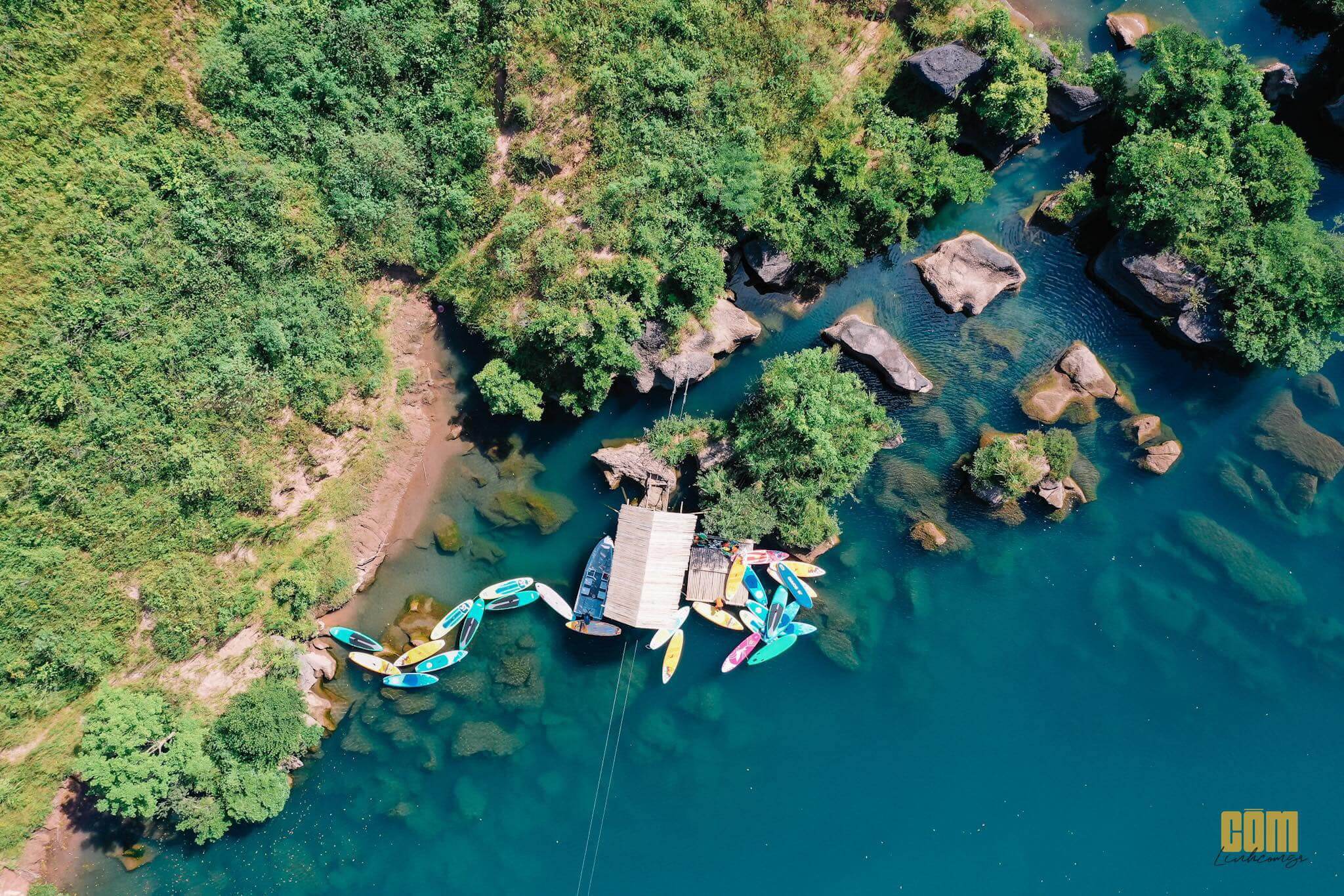 ハババレーの湧き水は翡翠色で透明です。