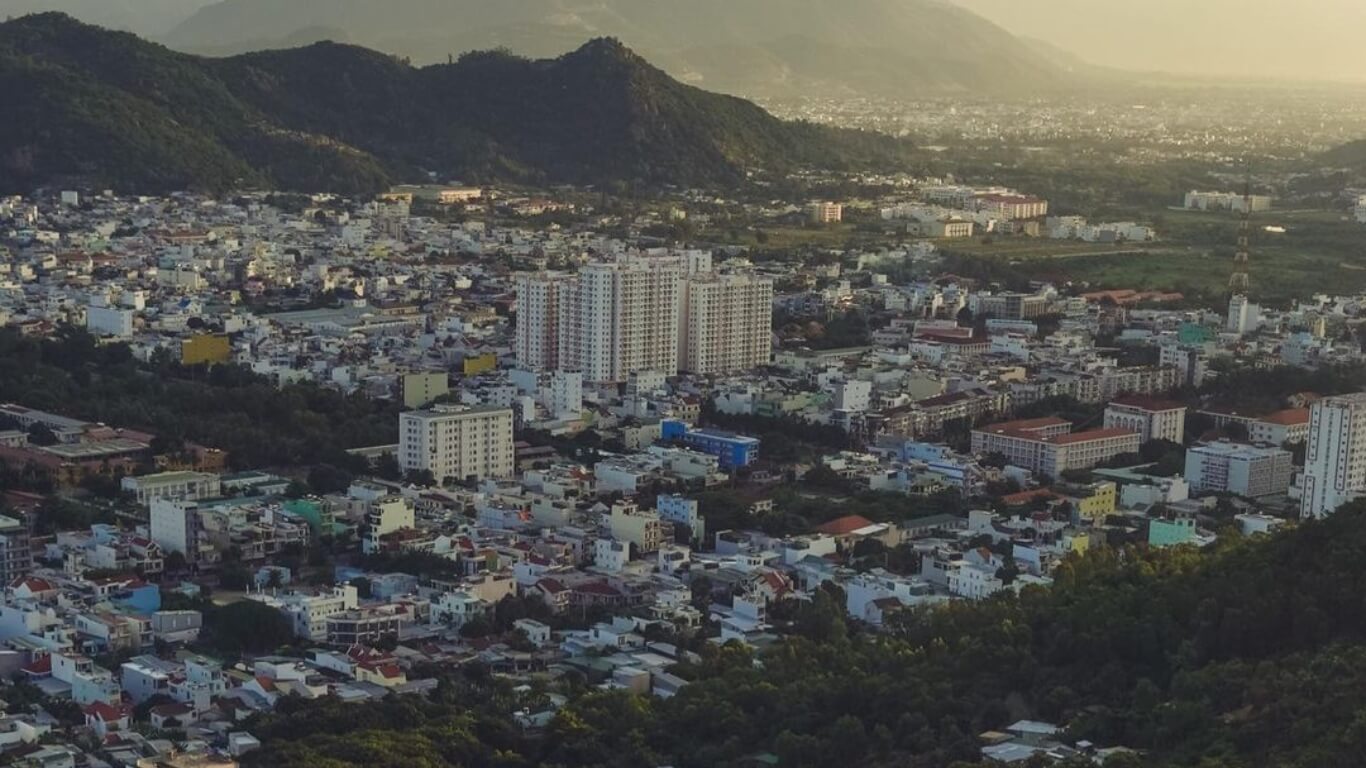 Bước chân lên Núi Cô Tiên Để Chiêm Ngưỡng Vẻ Đẹp Của Nha Trang