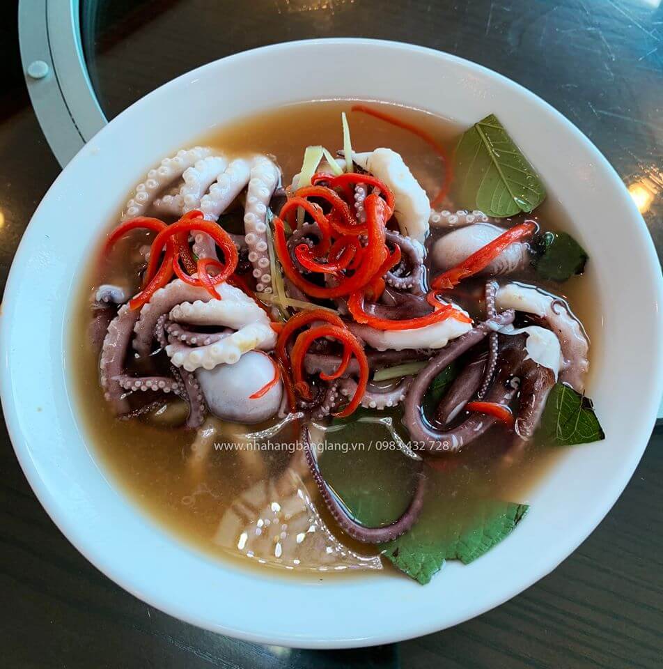 クアンニン省のグアバの葉入り蒸しチャーハン