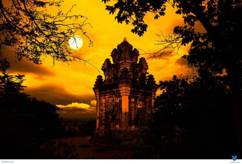 Hoàng hôn trên tháp Nhạn