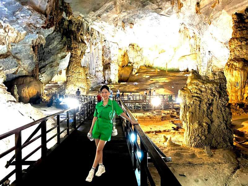 Explore Thien Duong cave