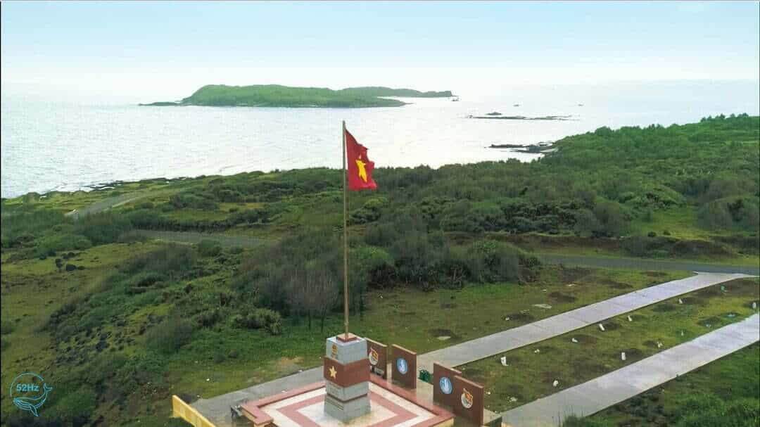 Cột cờ Phú Quý