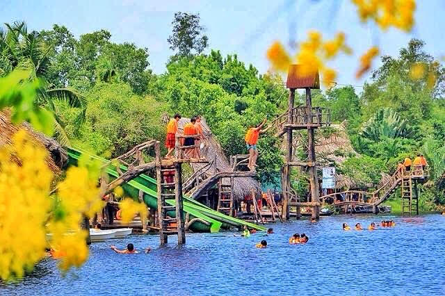 ゴールデン スコーピオンという名前は、このエコツーリズム地域の敷地内で多く栽培されている、美しい明るい黄色の垂れ色をした同名の花からインスピレーションを得ています。