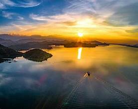 ヌイコック湖の美しさに魅了される