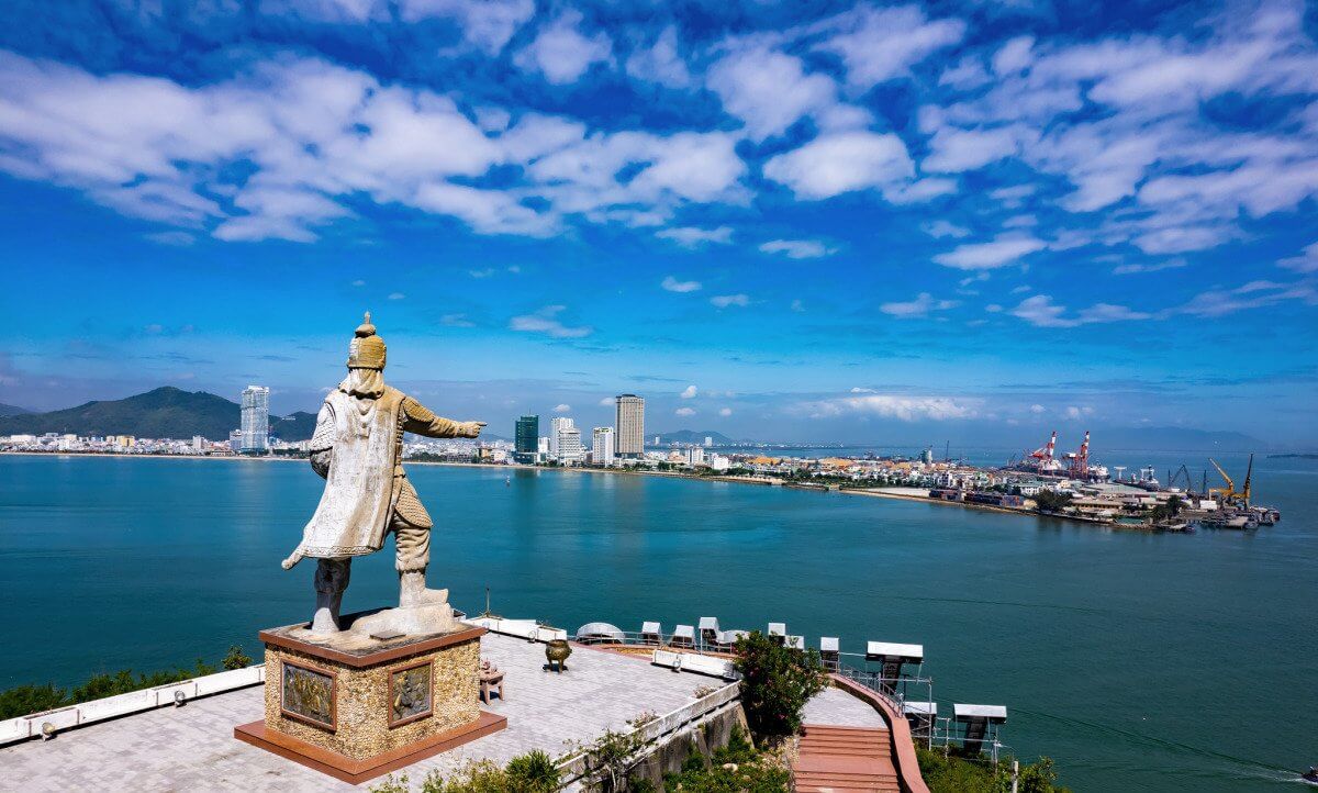 Tran Hung Dao 기념물 방문